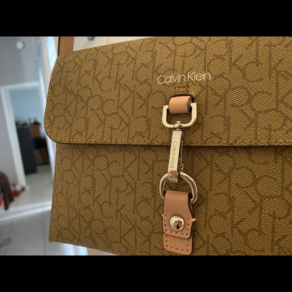 Brand new Calvin Klein cross body bad - Picture 1 of 5